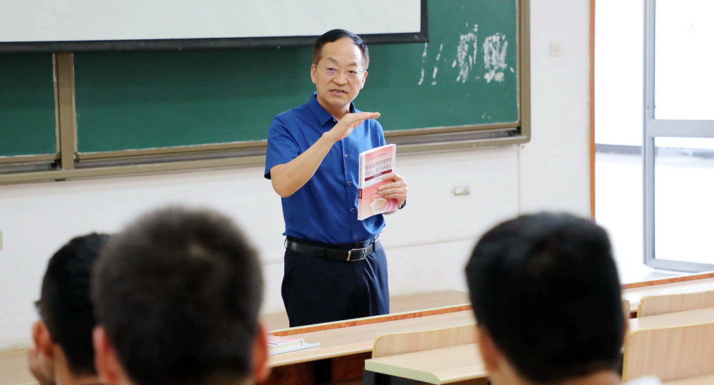 咸阳职院领导和广大师生共上“开学第一课”
