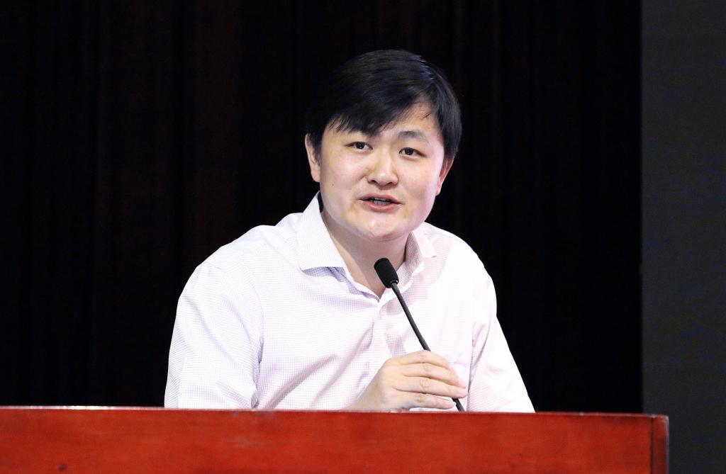 高等教育出版社智慧职教发展研究中心副主任段博原作会议交流